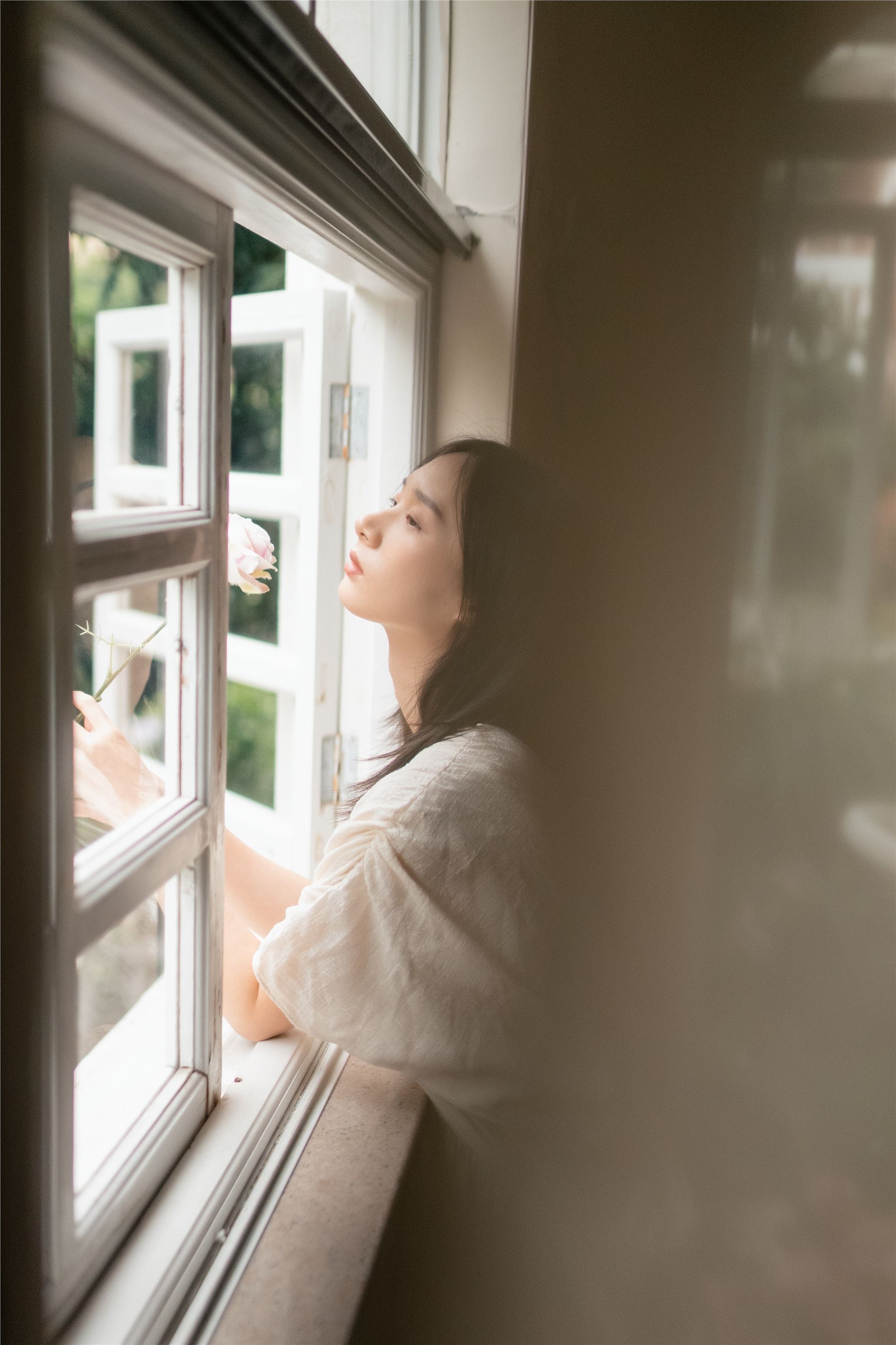 YITUYU艺图语 2025.02.06 她从光里来 方休。